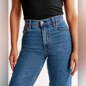 Abercrombie Curve Love Ultra High Rise 90s Straight Jean